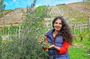 Isabel Gil in Weinberg