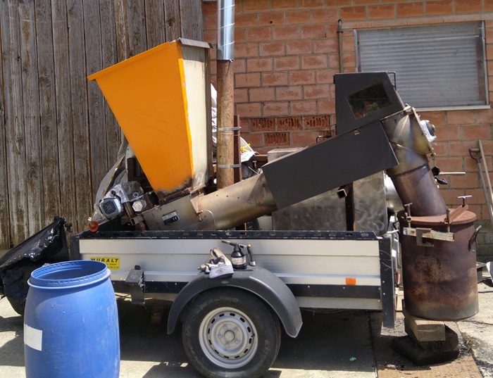 Anhänger Generator Carbon